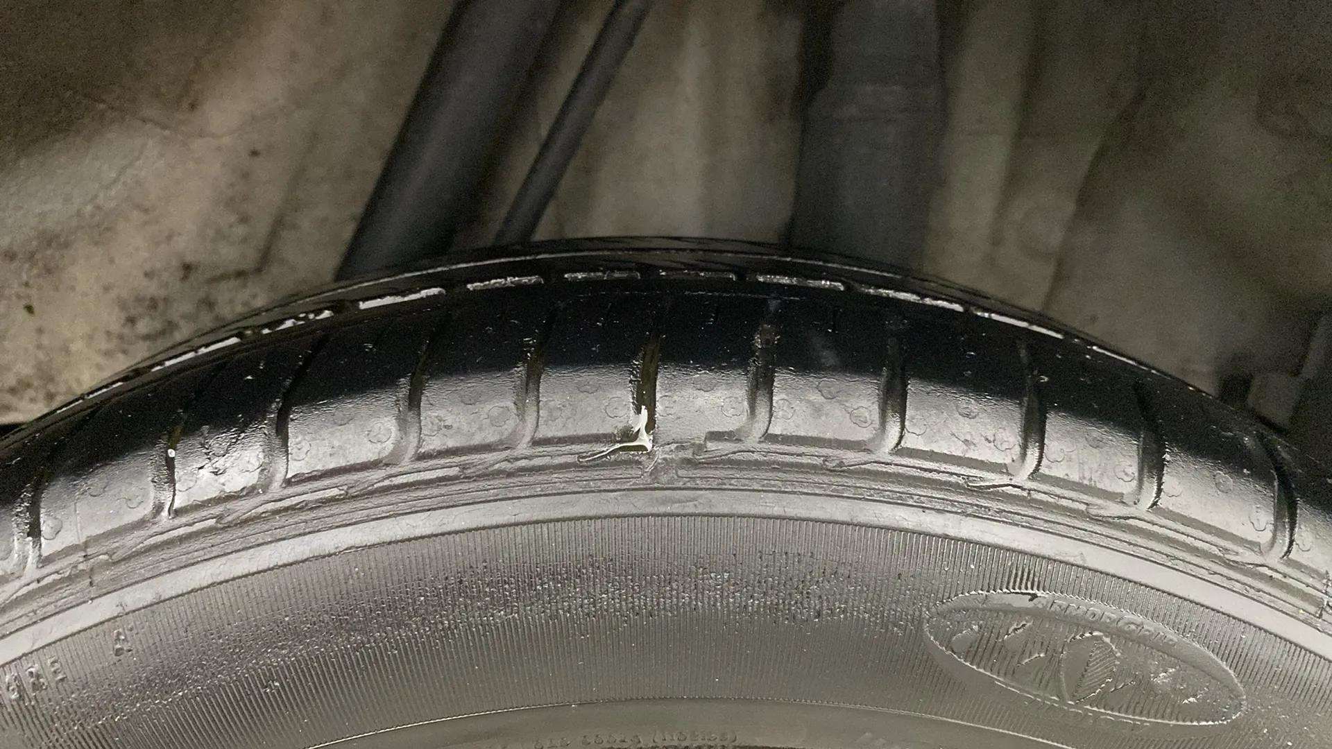 LHS-Rear-Tyre-Tread-21