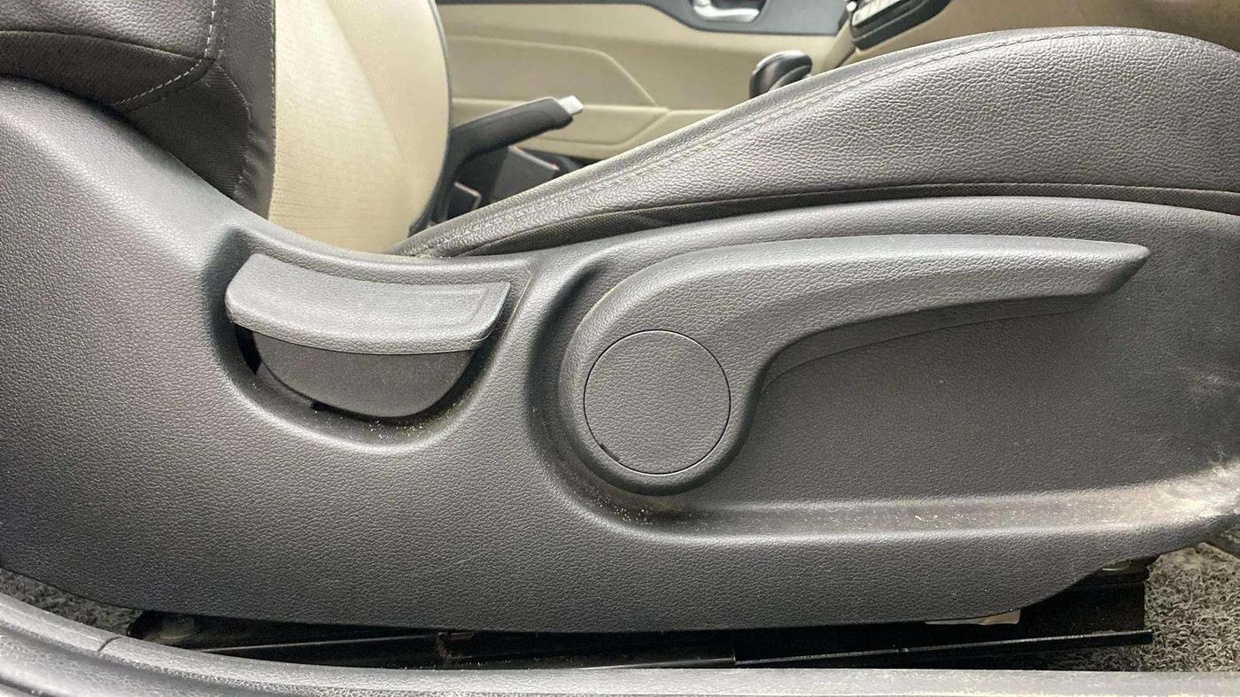 2021 Hyundai Verna SX (O) 1.5 VTVT IVT, Petrol, Automatic, 84,477 km, Driver Side Adjustment Panel