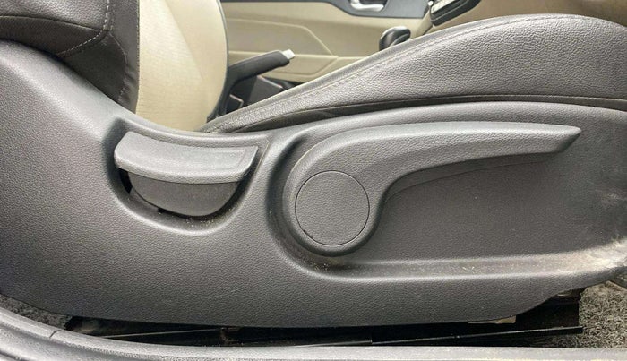 2021 Hyundai Verna SX (O) 1.5 VTVT IVT, Petrol, Automatic, 84,477 km, Driver Side Adjustment Panel