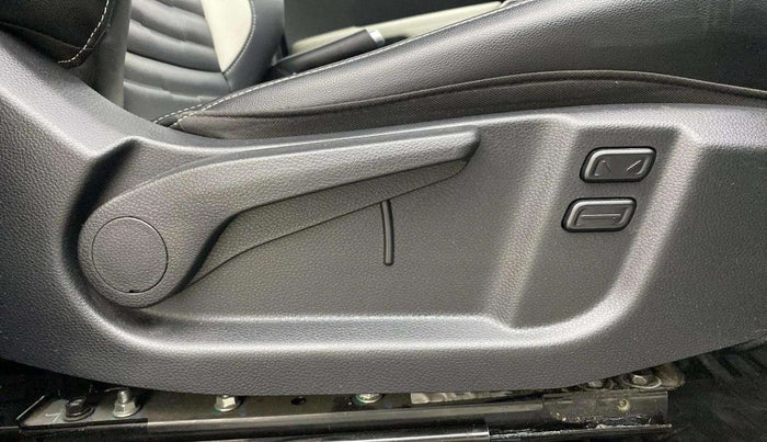 2024 KIA SONET GTX PLUS 1.0 TURBO PETROL DCT, Petrol, Automatic, 18,206 km, Driver Side Adjustment Panel