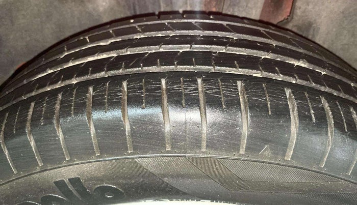 2018 Maruti Swift ZXI AMT, Petrol, Automatic, 62,144 km, Left Rear Tyre Tread