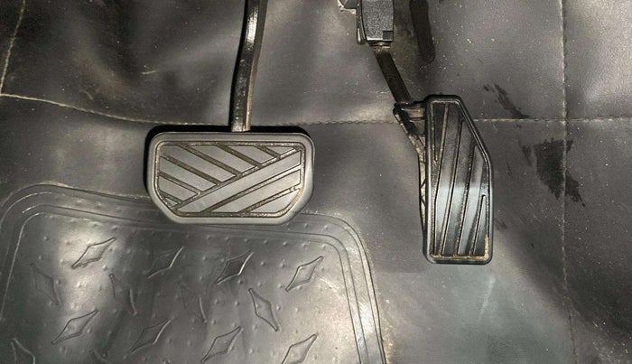 2018 Maruti Swift ZXI AMT, Petrol, Automatic, 62,144 km, Pedals