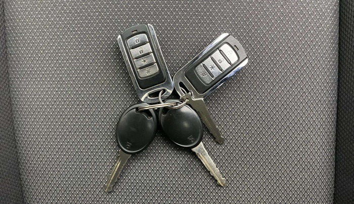 2019 Tata Tiago XE PETROL, Petrol, Manual, 37,720 km, Key Close Up