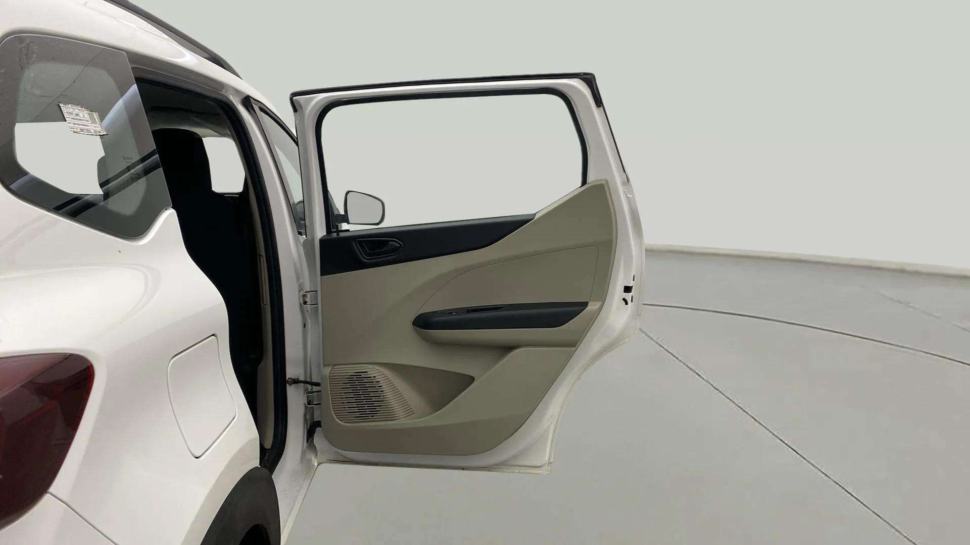 RHS-Rear-Door-Open-33