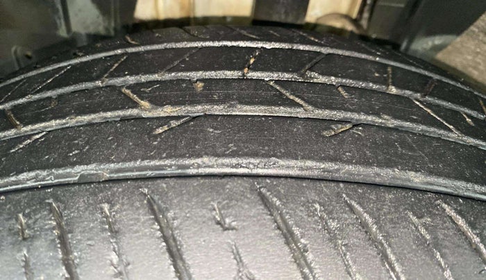 2022 Renault Kiger RXT AMT, Petrol, Automatic, 34,567 km, Left Front Tyre Tread