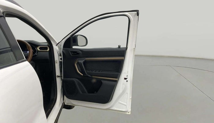 2022 Renault Kiger RXT AMT, Petrol, Automatic, 34,567 km, RHS Front Door