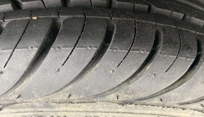 2017 Hyundai Eon MAGNA +, Petrol, Manual, 42,147 km, Right Rear Tyre Tread