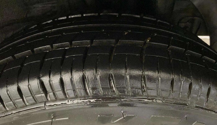 2016 Hyundai Elite i20 MAGNA 1.2, CNG, Manual, 73,992 km, Left Rear Tyre Tread