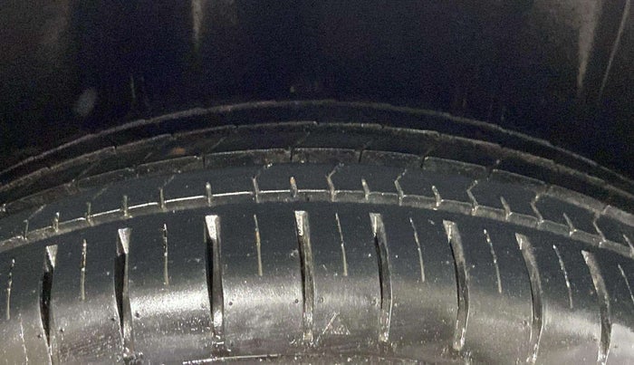 2024 Toyota Glanza V, Petrol, Manual, 6,295 km, Right Rear Tyre Tread