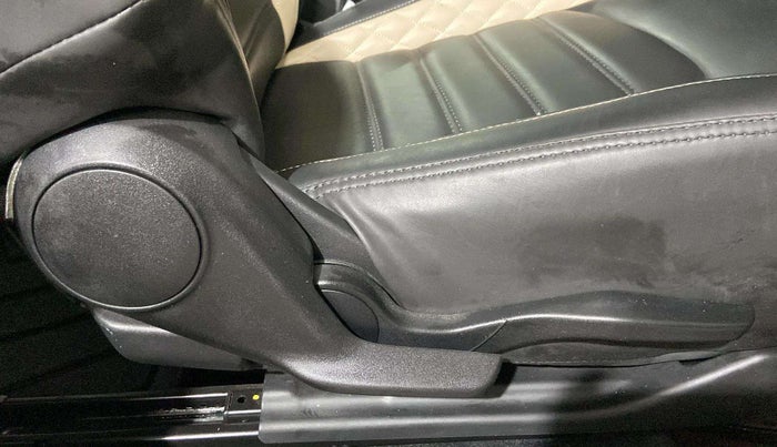 2024 Toyota Glanza V, Petrol, Manual, 6,295 km, Driver Side Adjustment Panel