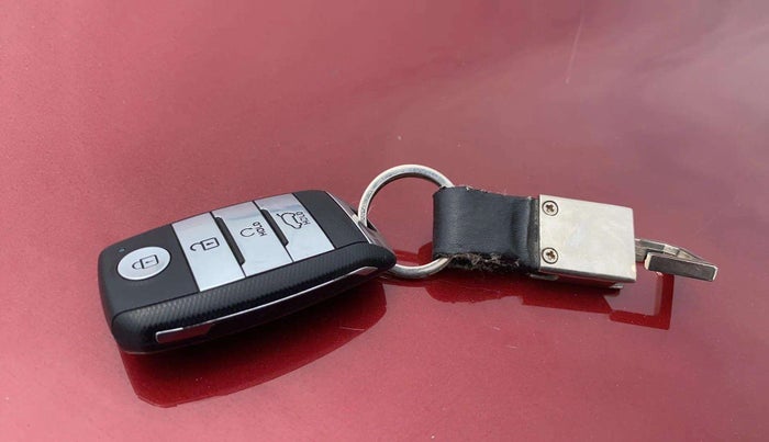 2020 KIA SONET HTX 1.0 IMT, Petrol, Manual, 24,266 km, Key Close Up