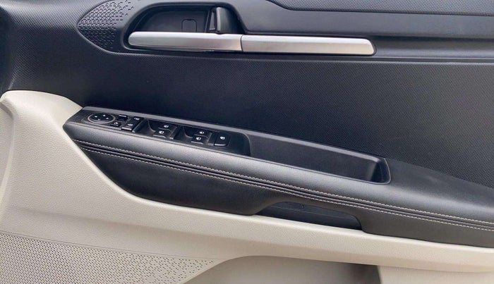 2020 KIA SONET HTX 1.0 IMT, Petrol, Manual, 24,266 km, Driver Side Door Panels Control