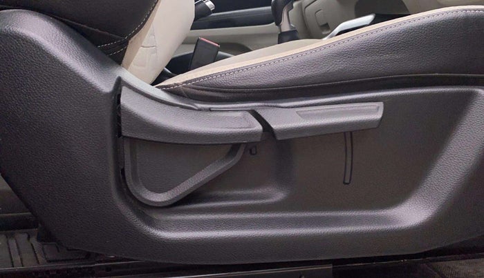 2020 KIA SONET HTX 1.0 IMT, Petrol, Manual, 24,266 km, Driver Side Adjustment Panel