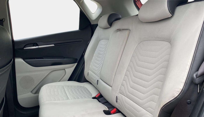 2020 KIA SONET HTX 1.0 IMT, Petrol, Manual, 24,266 km, Right Side Rear Door Cabin