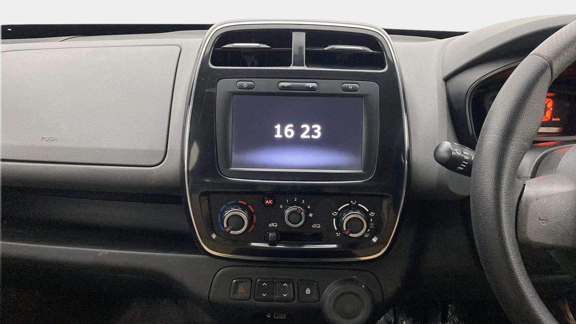 Center-console---infotainment-28
