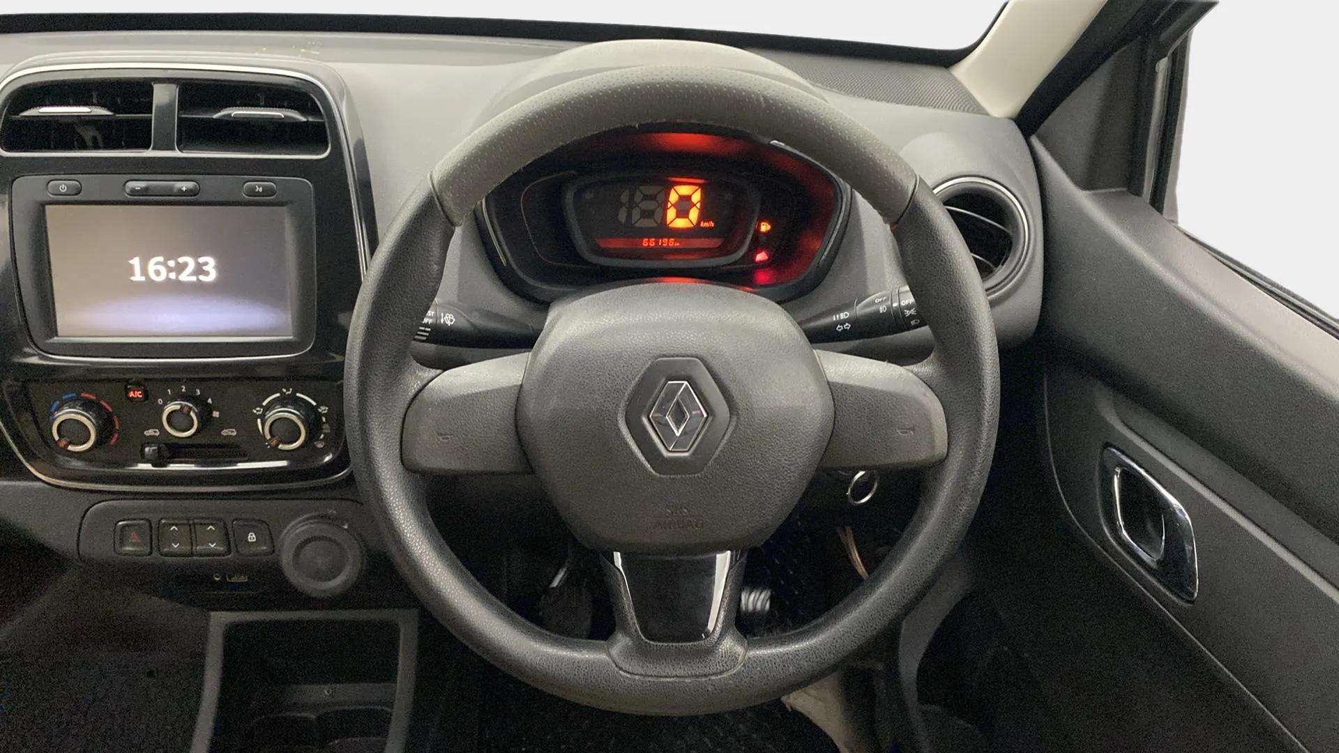 Steering-wheel-close-up-29
