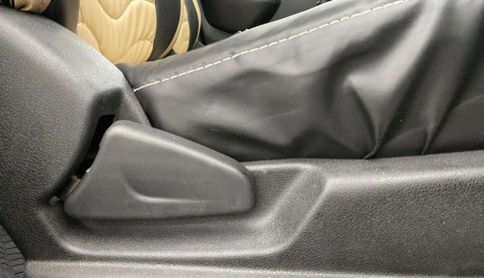 2018 Renault Kwid RXT 0.8 (O), Petrol, Manual, 66,196 km, Driver Side Adjustment Panel