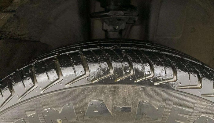 2018 Renault Kwid RXT 0.8 (O), Petrol, Manual, 66,196 km, Right Front Tyre Tread