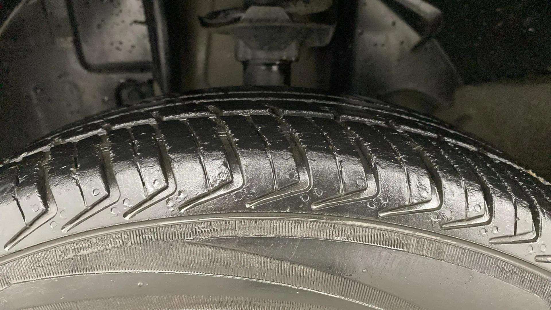 LHS-Front-Tyre-Tread-20