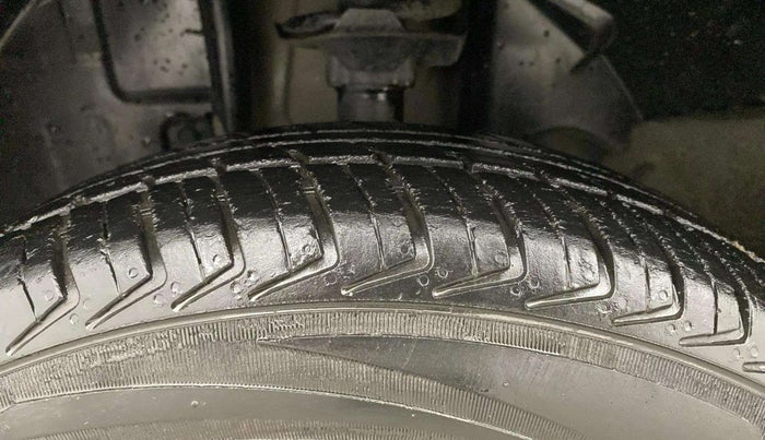 2018 Renault Kwid RXT 0.8 (O), Petrol, Manual, 66,196 km, Left Front Tyre Tread