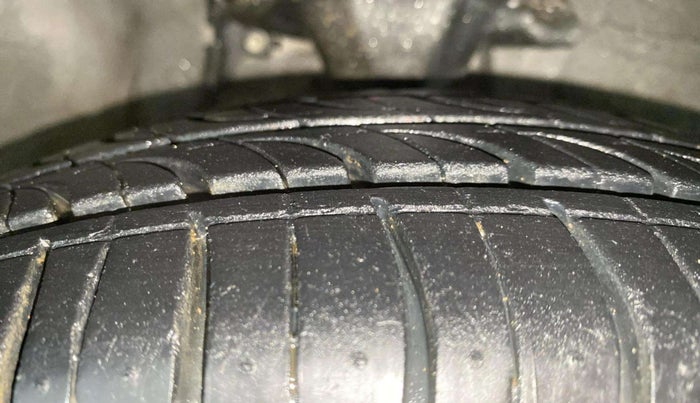 2016 Hyundai i10 MAGNA 1.1, Petrol, Manual, 49,086 km, Right Front Tyre Tread