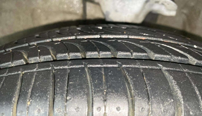 2016 Hyundai i10 MAGNA 1.1, Petrol, Manual, 49,086 km, Left Front Tyre Tread