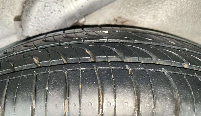 2016 Hyundai i10 MAGNA 1.1, Petrol, Manual, 49,086 km, Left Rear Tyre Tread