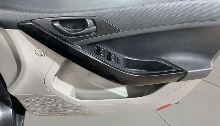2018 Tata NEXON XM PETROL, Petrol, Manual, 50,186 km, Driver Side Door Panels Control