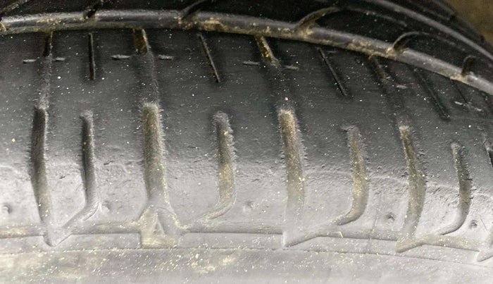2018 Maruti Ciaz ALPHA 1.4 PETROL, Petrol, Manual, 47,593 km, Left Front Tyre Tread