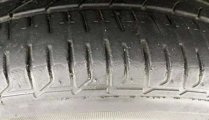 2018 Maruti Ciaz ALPHA 1.4 PETROL, Petrol, Manual, 47,593 km, Right Front Tyre Tread