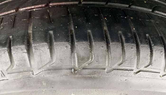 2018 Maruti Ciaz ALPHA 1.4 PETROL, Petrol, Manual, 47,593 km, Left Rear Tyre Tread