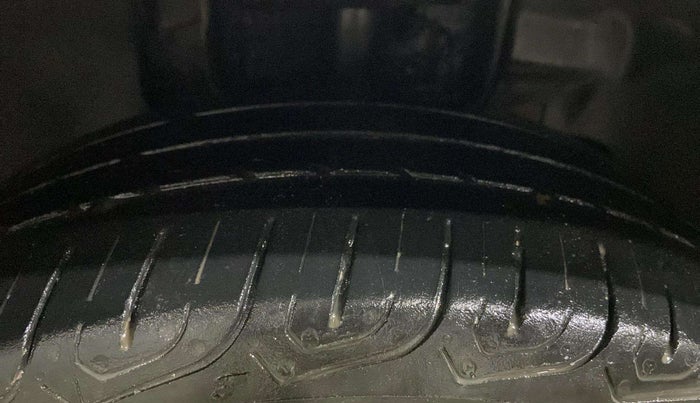 2018 Tata Tiago WIZZ EDITION PETROL, Petrol, Manual, 69,960 km, Right Front Tyre Tread