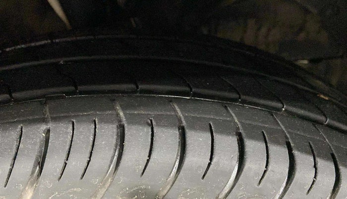 2017 Maruti Baleno DELTA PETROL 1.2, Petrol, Manual, 71,201 km, Right Front Tyre Tread