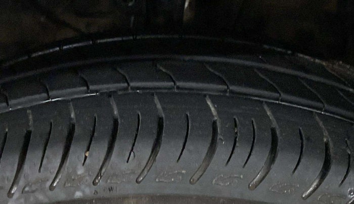 2017 Maruti Baleno DELTA PETROL 1.2, Petrol, Manual, 71,201 km, Left Front Tyre Tread