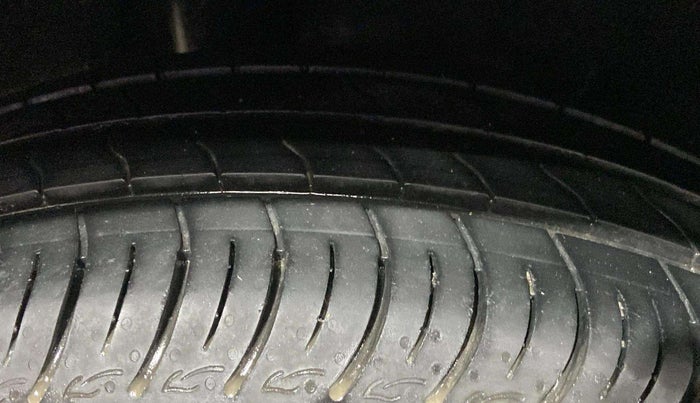 2017 Maruti Baleno DELTA PETROL 1.2, Petrol, Manual, 71,201 km, Right Rear Tyre Tread
