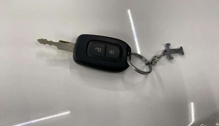 2021 Renault Kwid RXT 1.0 AMT, Petrol, Automatic, 9,999 km, Key Close Up