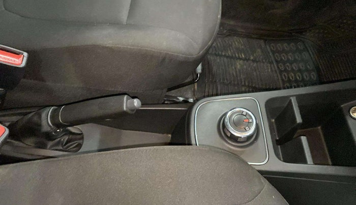 2021 Renault Kwid RXT 1.0 AMT, Petrol, Automatic, 9,999 km, Gear Lever