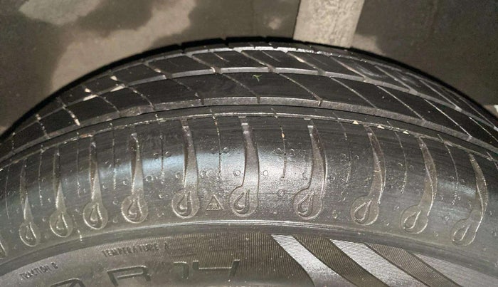 2021 Renault Kwid RXT 1.0 AMT, Petrol, Automatic, 9,999 km, Left Rear Tyre Tread