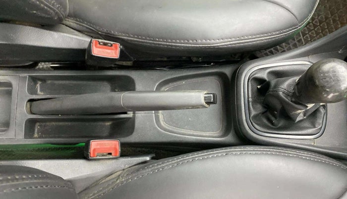 2015 Volkswagen Polo COMFORTLINE 1.2L, Petrol, Manual, 80,887 km, Gear Lever