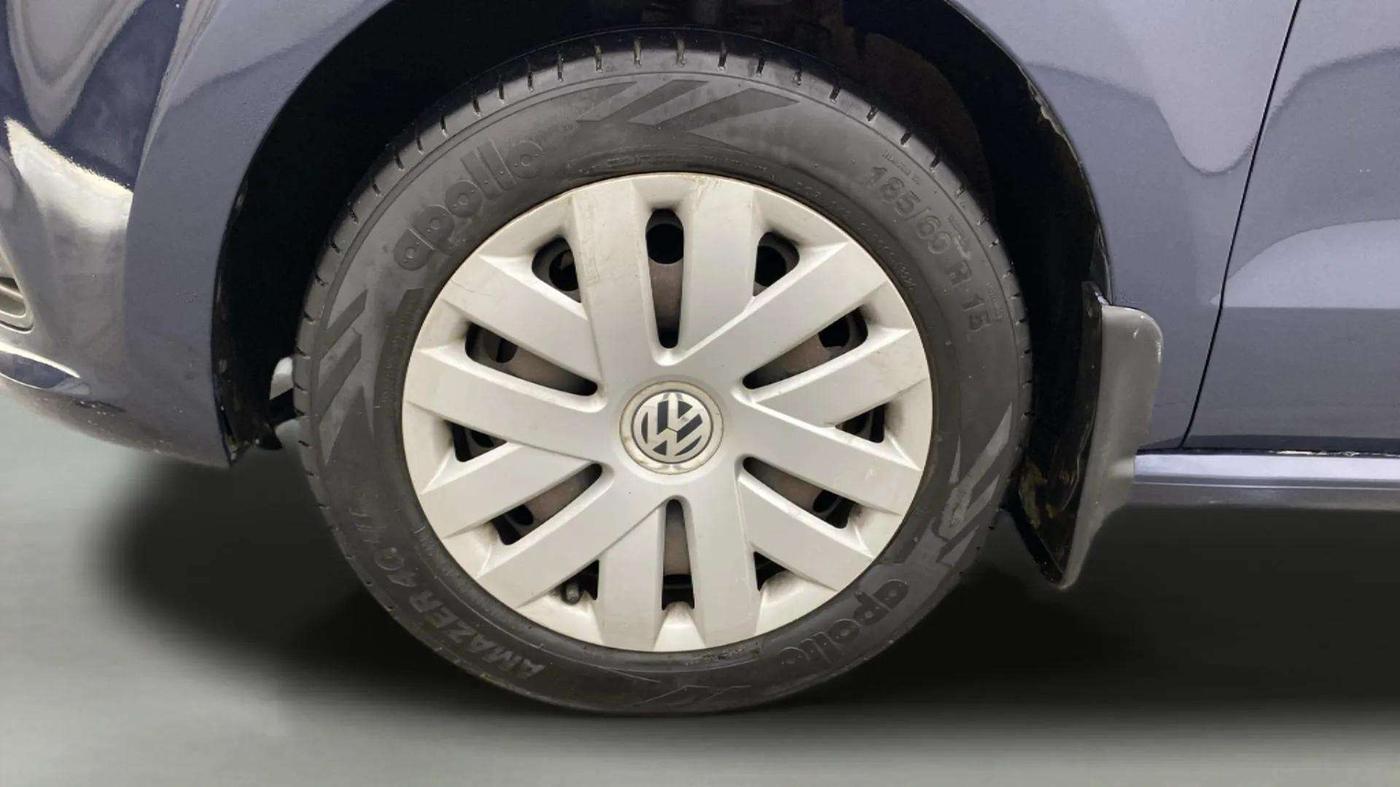 2015 Volkswagen Polo COMFORTLINE 1.2L, Petrol, Manual, 81,008 km, Left Front Wheel