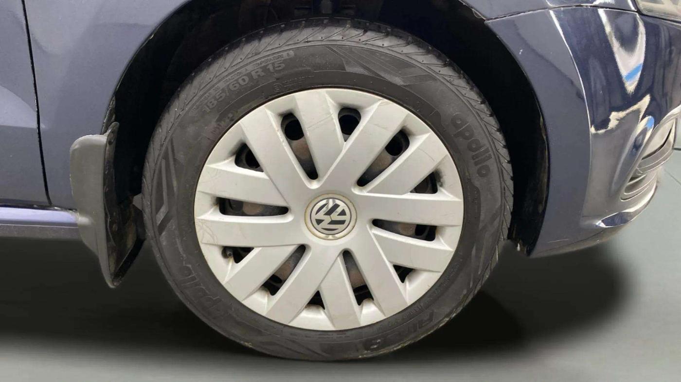 2015 Volkswagen Polo COMFORTLINE 1.2L, Petrol, Manual, 81,008 km, Right Front Wheel