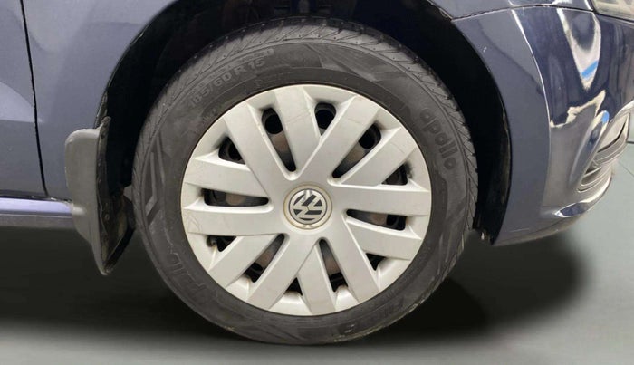 2015 Volkswagen Polo COMFORTLINE 1.2L, Petrol, Manual, 80,887 km, Right Front Wheel