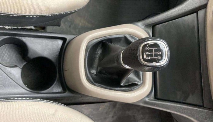 2014 Hyundai Xcent S (O) 1.2, Petrol, Manual, 1,03,270 km, Gear Lever