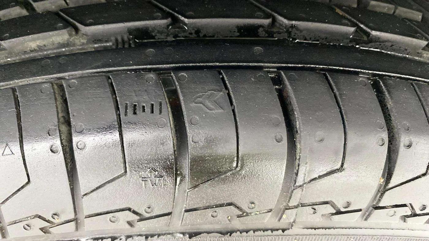 2020 Hyundai Elite i20 MAGNA PLUS 1.2, Petrol, Manual, 53,107 km, Right Front Tyre Tread