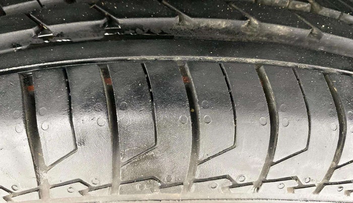 2020 Hyundai Elite i20 MAGNA PLUS 1.2, Petrol, Manual, 53,107 km, Left Front Tyre Tread