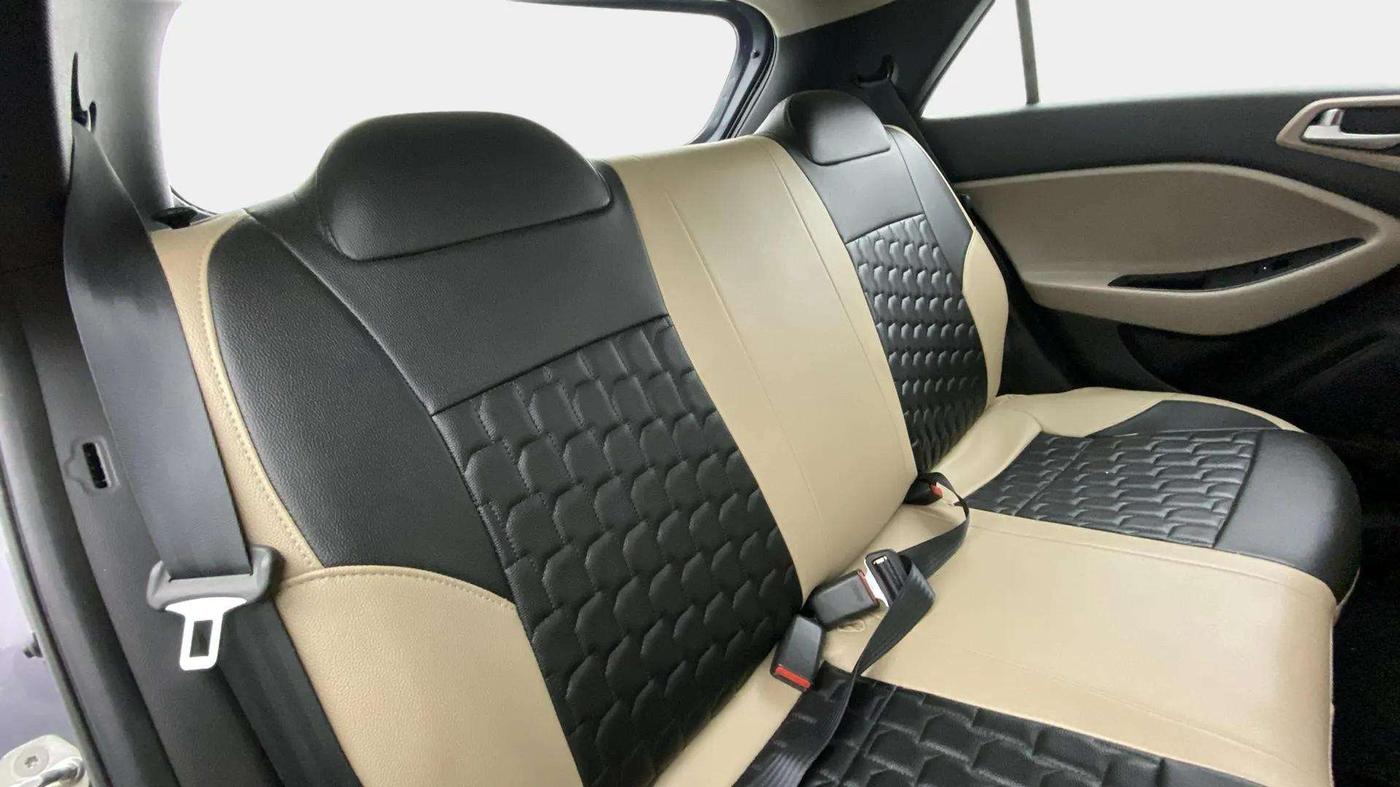 2020 Hyundai Elite i20 MAGNA PLUS 1.2, Petrol, Manual, 53,107 km, Right Side Rear Door Cabin