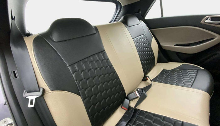 2020 Hyundai Elite i20 MAGNA PLUS 1.2, Petrol, Manual, 53,107 km, Right Side Rear Door Cabin