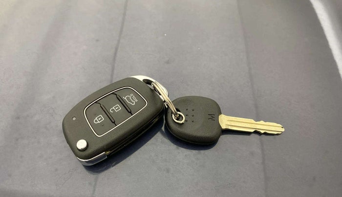 2021 Hyundai VENUE SX 1.0 TURBO IMT, Petrol, Manual, 27,125 km, Key Close Up