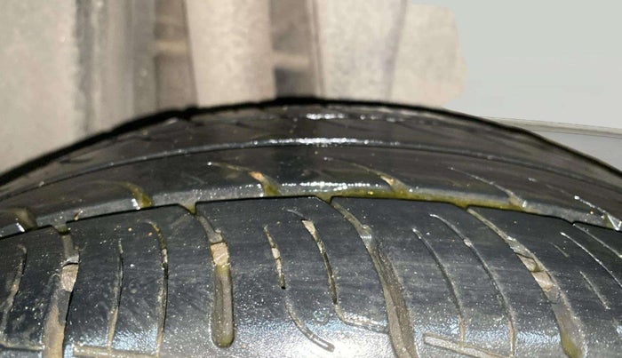 2017 Maruti Dzire ZXI, Petrol, Manual, 54,566 km, Right Rear Tyre Tread
