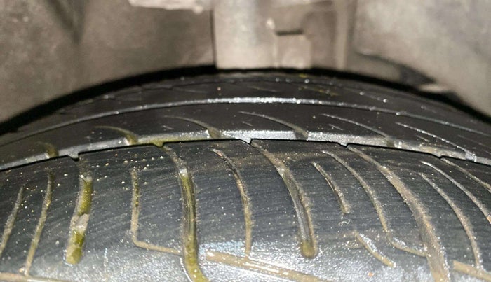 2017 Maruti Dzire ZXI, Petrol, Manual, 54,566 km, Right Front Tyre Tread
